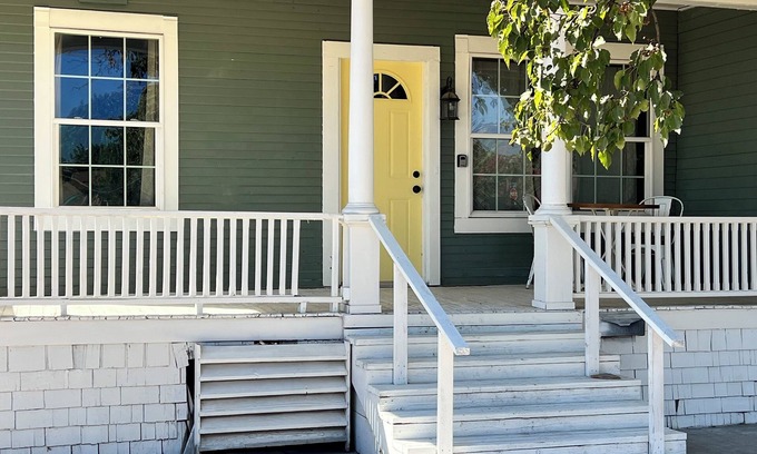 Porterville Apartment | Charming Vintage 1-bedroom apartment with WiFi, AC in lovely Porterville