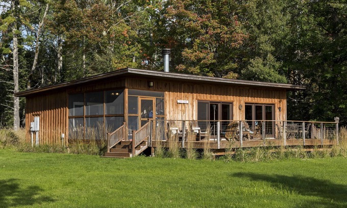La Pointe Cabin | Charming Vintage 1950's Cottage