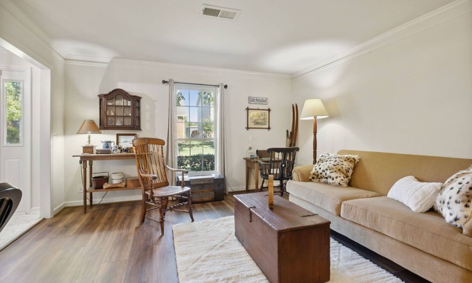 River Plantation House | Charming Vintage 3 Bedroom Townhome Bellevue Nashville 30+ Day