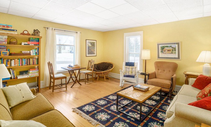 Empire House | Charming vintage cottage close to beach, walkable village & Sleeping Bear Dunes