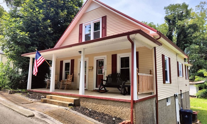 Greensburg House | Charming Vintage Home