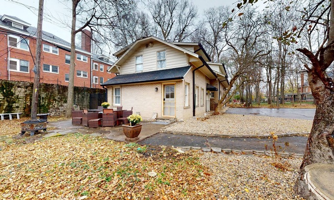 Mapleton/Fall Creek Apartment | Charming Vintage-Style Apartment near Downtown Attractions
