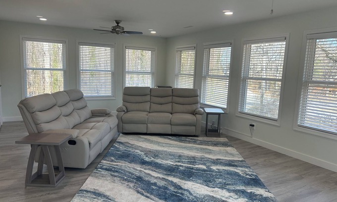 Calvert Beach-Long Beach Apartment | Charming water view 2-bedroom apartment with beach access in Saint Leonard