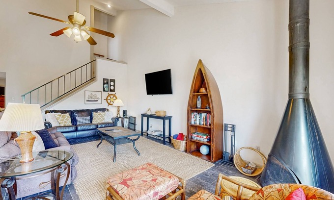 Horseshoe Bay Condo | Charming Waterfront Townhouse at Horseshoe Bay w/Patio