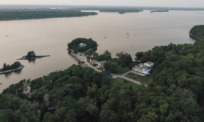 Harpswell Center House | Charming waterfront 9-bedroom historic estate in Harpswell