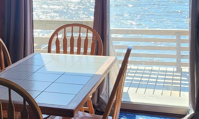 Fortescue Cottage | Charming Waterfront Cottage located ON the Bay! Fish, crab, relax 🎣🍹🌊