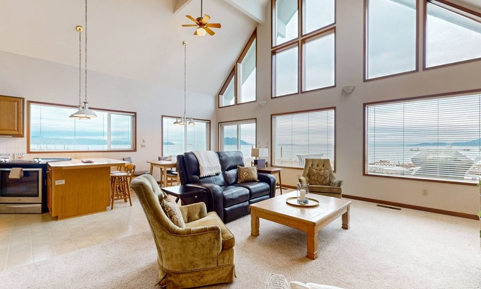 Bellingham Apartment | Charming waterfront cabin with expansive decks, and direct beach access
