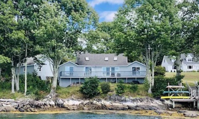 Trevett House | Charming Waterfront Cottage