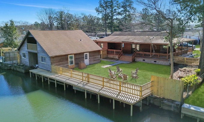 Russellville House | Charming Waterfront Home w/Lake Access - Pet Friendly