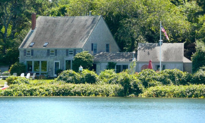 Chatham House | Charming Waterfront House in Chatham