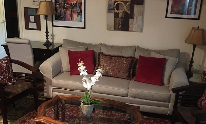 Uptown House | Charming Well-Appointed Casita Near Downtown River Walk and The Pearl