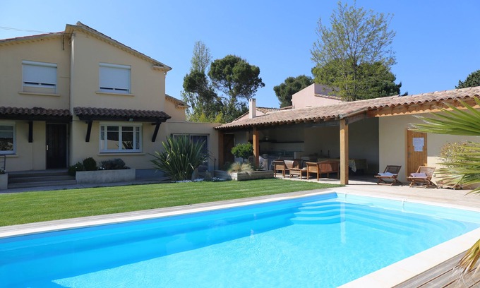 Montady Villa | Charming, well-equipped villa with heated swimming pool in large grounds 4*