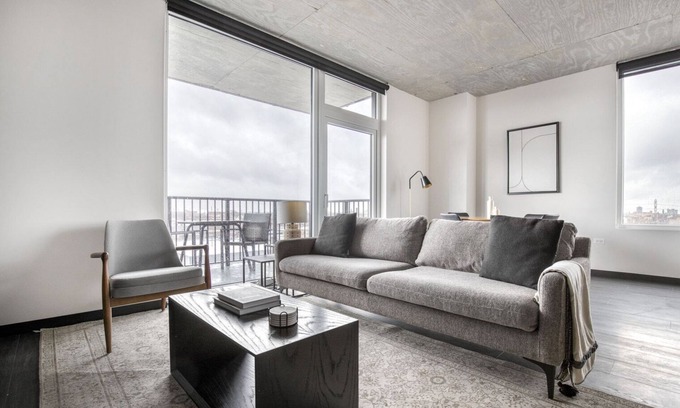 Near West Side Apartment | Charming West Loop 2BR w/Gym & Rooftop, nr Union Park, by Blueground