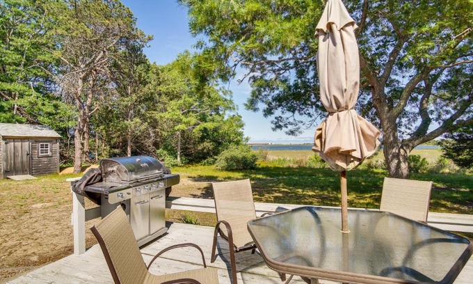 West Yarmouth House | Charming West Yarmouth Cottage - Walk to Beach