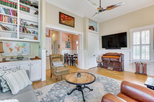Wilmington House | Charming Wilmington Cottage - Walk to Downtown!