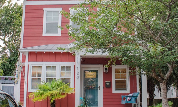 Wilmington Cottage | Charming Wilmington Getaway in the Heart of the Historic District