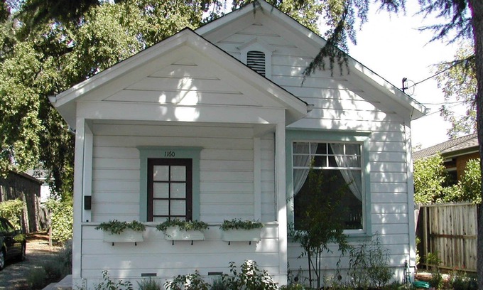 St. Helena House | Charming Wine Country Cottage Steps from Downtown - Permit #2012-27