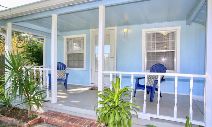 Goldenrod House | Charming Winter Park Fully Furnished & Pet Friendly Farmhouse Bungalow