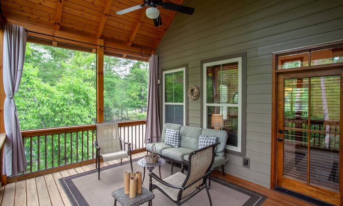 Townsend House | Charming Woodland Retreat w/Porch, Fireplace, Golf & Pool Access