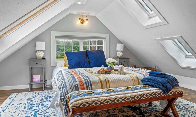Woodstock House | Charming Woodstock Skylight Retreat- Just 10 Minutes from Loon Mountain!