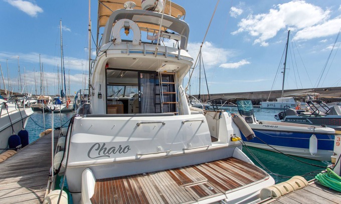 Puerto Calero Boat Rental | Charming Yacht with Sea Views, Wi-Fi and Air Conditioning