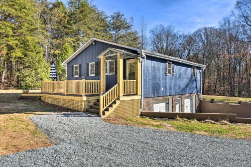 Yadkinville House | Charming Yadkin Valley Cottage with Deck and Yard