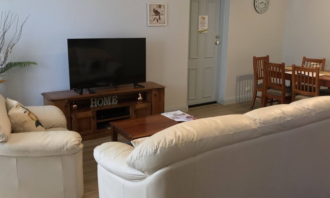 College Park House | Charmingly Cosy College Park - Great for families
