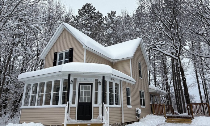 Wakefield House | Charmingly renovated 1920's ski cottage in Indian Village in Wakefield.