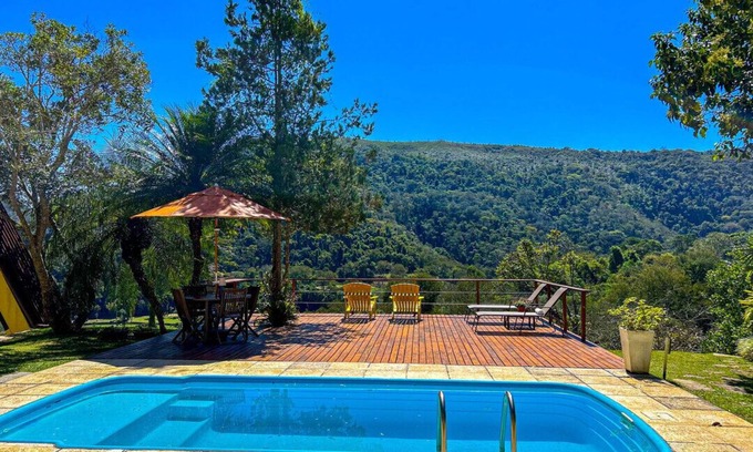 Itaipava Ski Chalet | Charmoso chalé c WiFi e linda vista em Itaipava/RJ