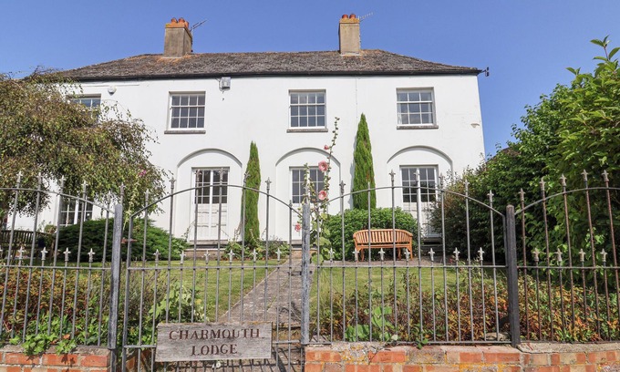 Bridport Cottage | CHARMOUTH LODGE, pet friendly, character holiday cottage in Charmouth
