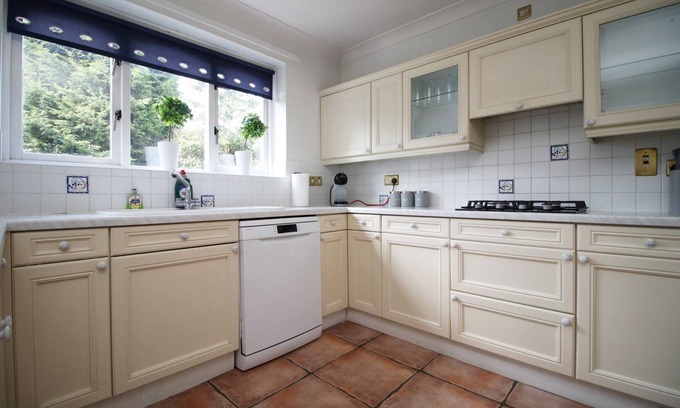 Mapperley House | Chartwell Grove (Spacious 7 BR with FREE parking)