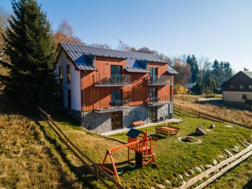 Zelezna Ruda Cabin | Chata Smrčka