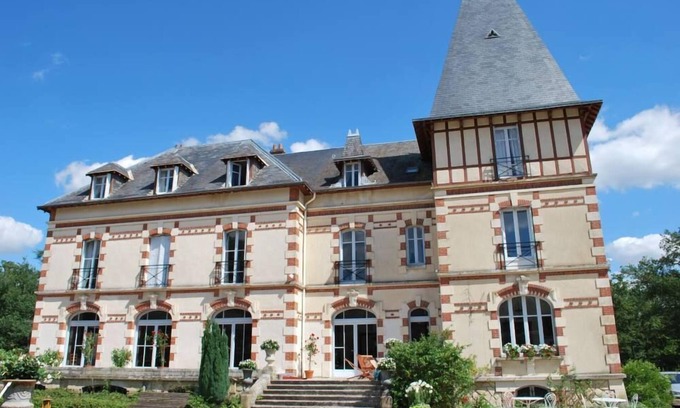 Cerdon House | Chateau 150kms south of Paris for 15 people