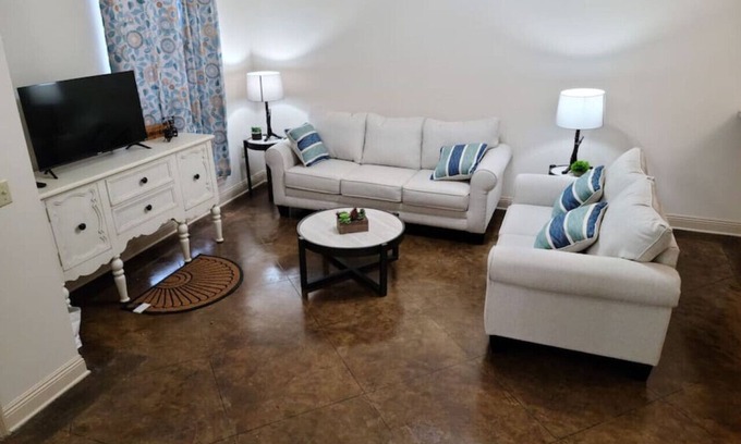 Pine Grove Apartment | Chateau 3, spacious townhouse in Tickfaw, LA