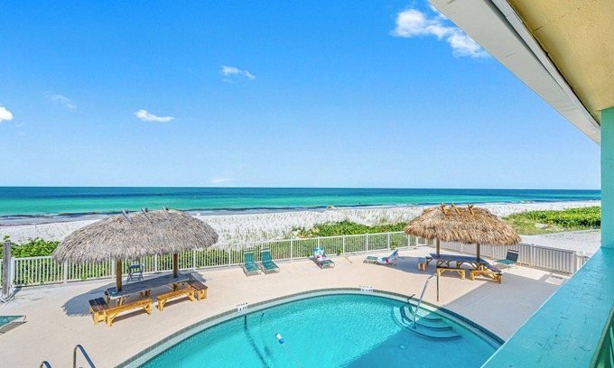 Belleair Beach Condo | Chateau 7W- Gulf-Front Retreat -Great rates!