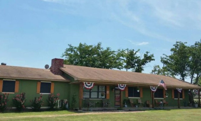 Crowley House | "Chateau Beauregard" country relaxation in Crowley