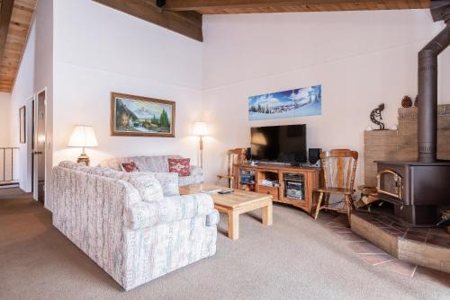 Mammoth Lakes House | Chateau Blanc #13