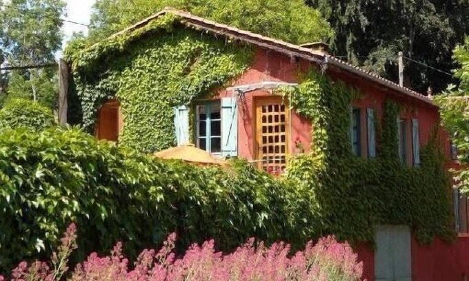 Brullioles Cottage | Château de Charfetain farm in the heart of the Monts du Lyonnais