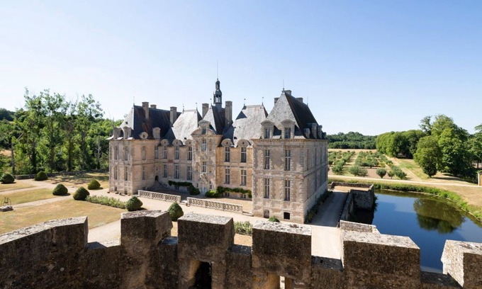 Saint-Loup-Lamaire Villa | Chateau De St Louis - Ten Bedroom Villa, Sleeps 24