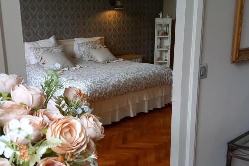 Joudes Bed & Breakfast | Chateau de Joudes Suite de la Baronne