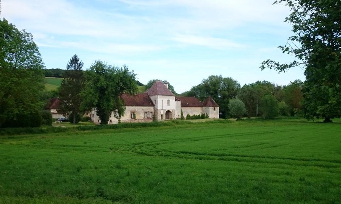 Bucey-en-Othe Bed & Breakfast | Chateau Des Roises