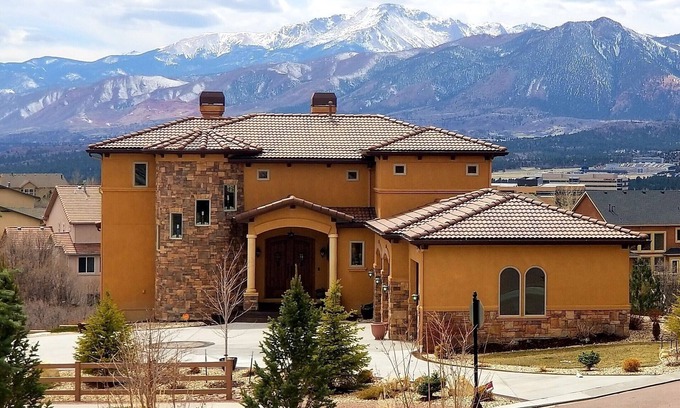 Flying Horse House | Chateau du Pikes Peak, Curie Room