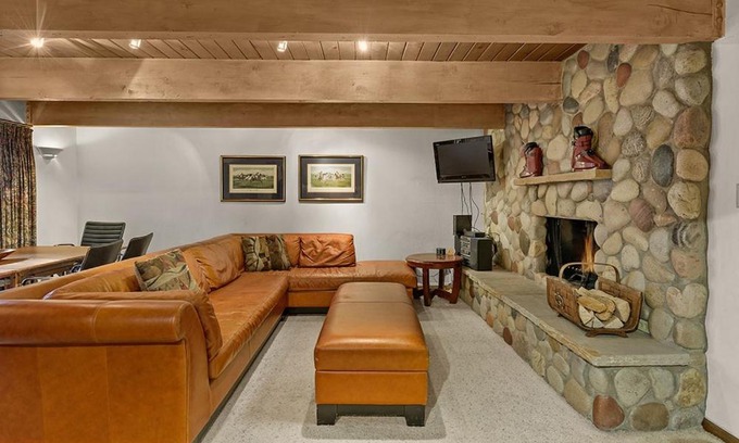 Aspen House | Chateau Dumont Unit 9, Downtown Condo with Cozy Living Area