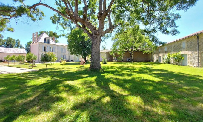 Marsais Other | CHATEAU EMILE HAROCH AT THE FOOT OF THE VENISE VERTE
