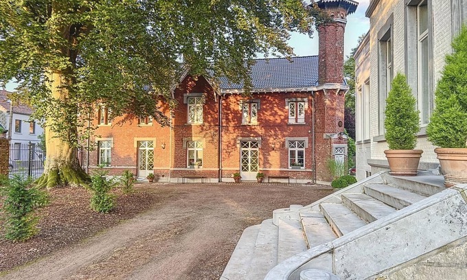 Cuesmes House | Chateau La Fontaine - stylish accomodation - green environment