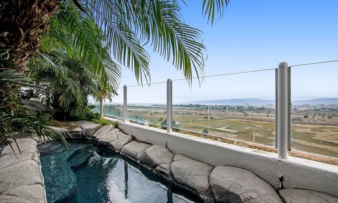 Playa Del Rey Villa | Chateau Pacific | Playa Del Rey Mansion | Jacuzzi | Game Room | BBQ | Ocean View