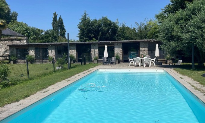 Assat House | Chateau pool house