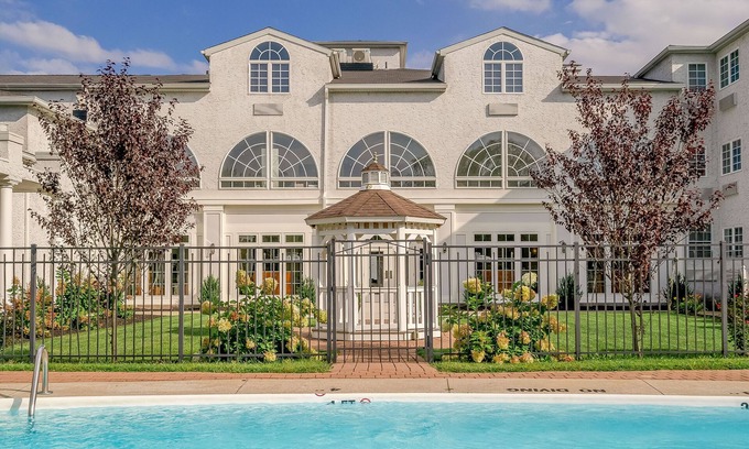 Egg Harbor City Hotel | Chateau Renault