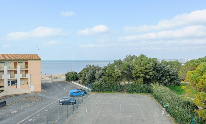 Quartier du Casino Apartment | Châtelaillon-Plage: Sea view apartment for 2 with pool