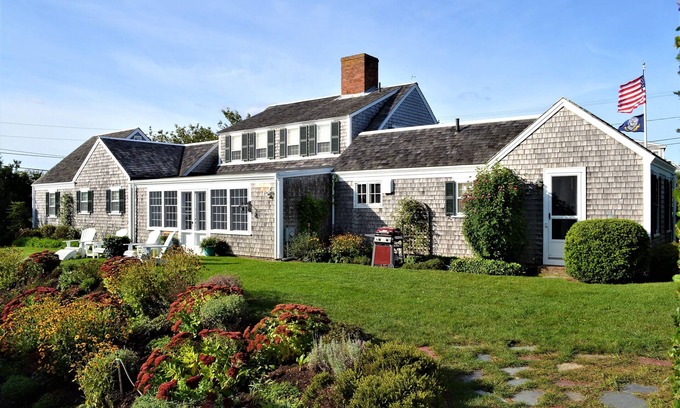 Chatham House | Chatham's Best Location/Oceanside/Walk to Town and Beaches